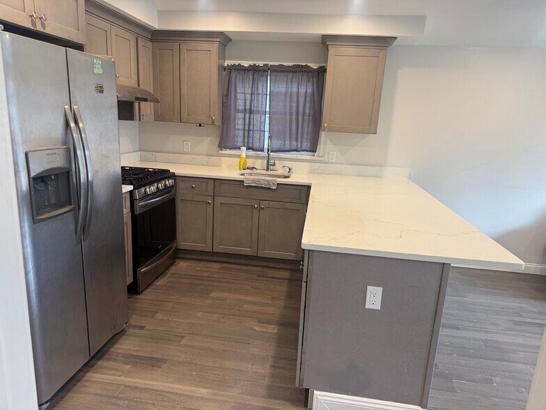 Building Photo - 9214 Rockaway Fwy