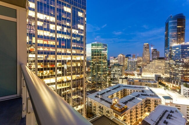 Building Photo - 10 Terminus Luxury 2 Bedroom Condo in Hear...