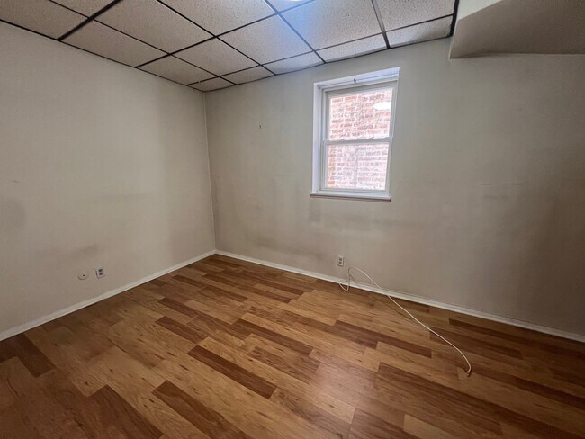 Building Photo - 2515 W Argyle St