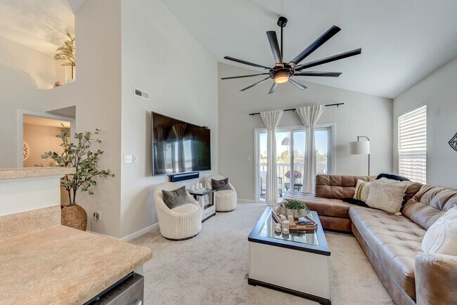 Building Photo - Tastefully updated 2-bedroom, 2-bath condo