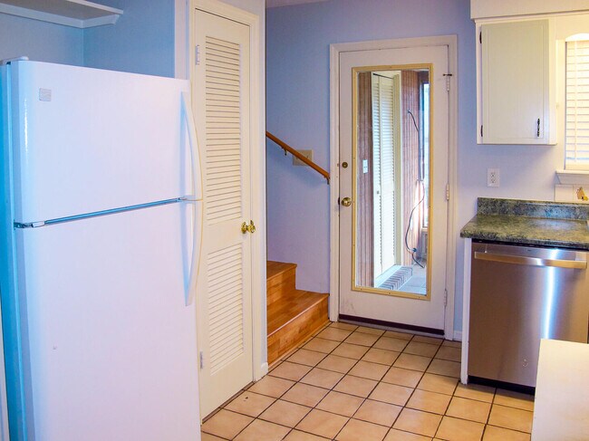Building Photo - 618 Virginia Oak Ct