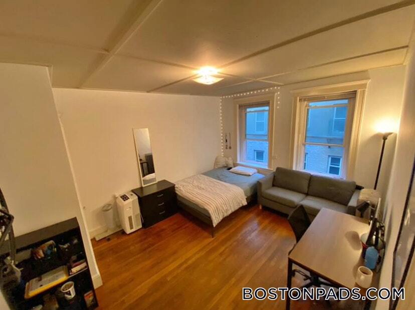 Building Photo - 143 Park Dr