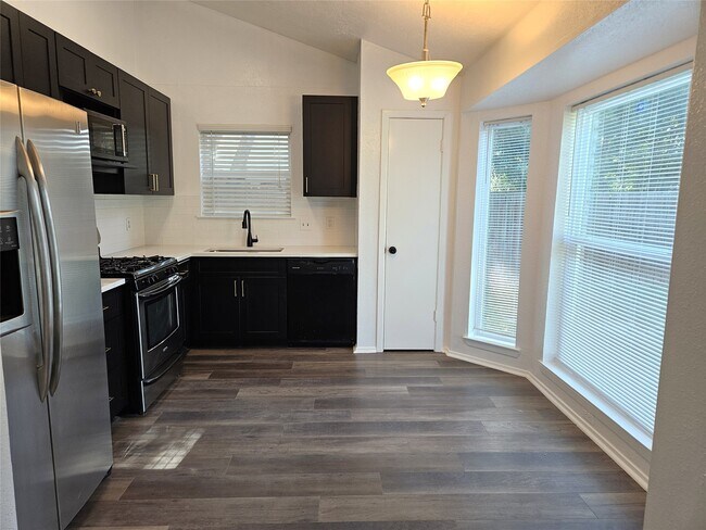 Building Photo - 2513 Knoxville Dr