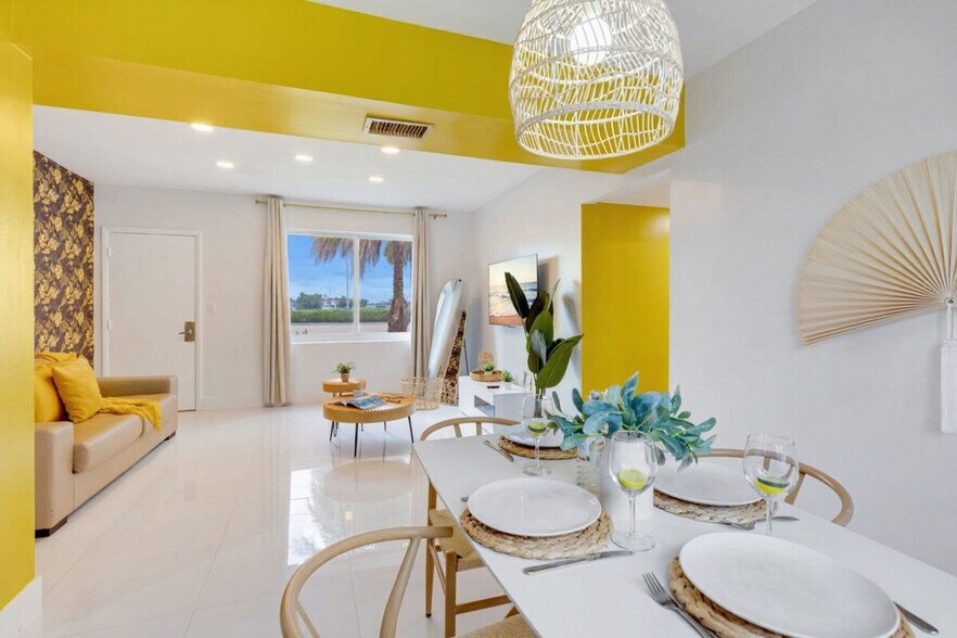 Building Photo - 809 S Ocean Dr