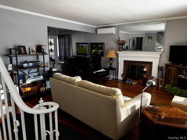 Building Photo - 664 Knollwood Dr