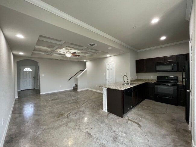 Building Photo - Townhome for rent