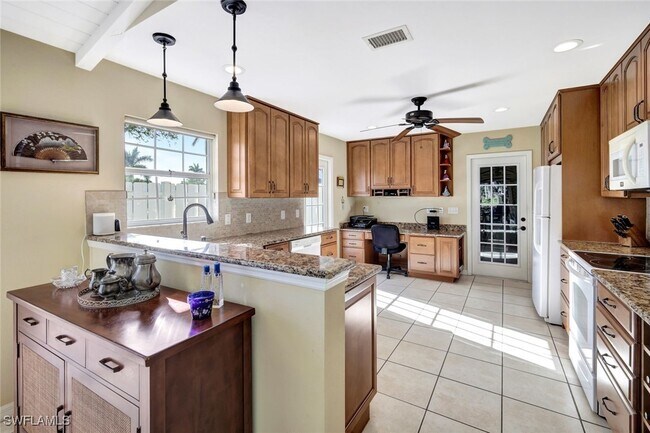 Building Photo - 14899 Crescent Cove Dr