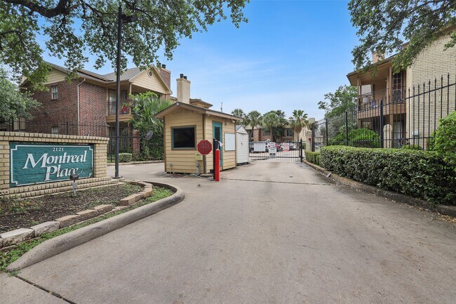 Building Photo - 2121 Hepburn St