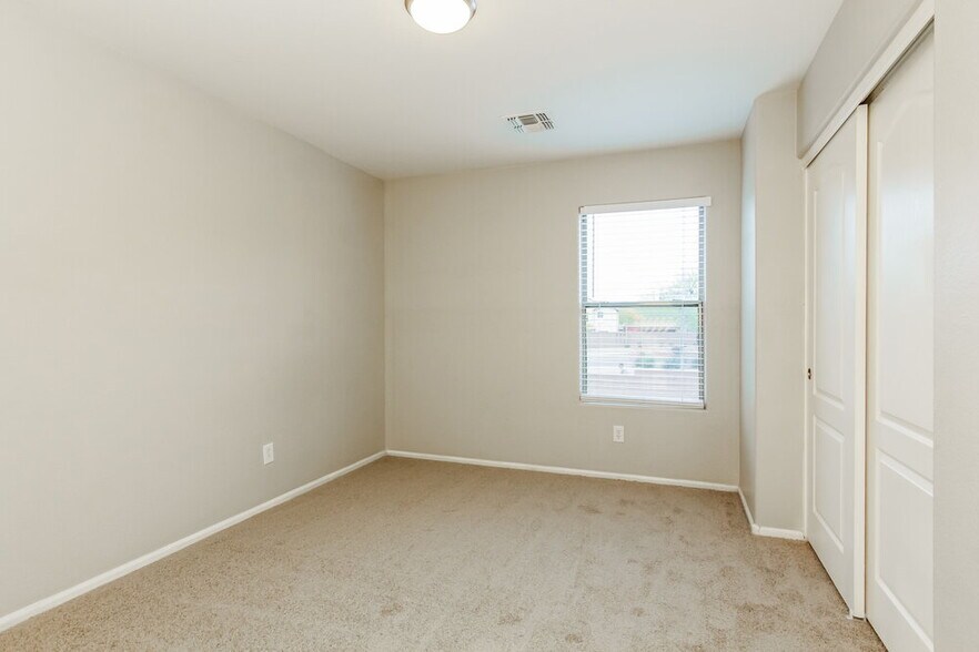 Building Photo - 2348 W White Feather Ln