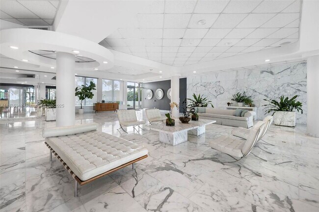 Building Photo - 5065 Collins Ave