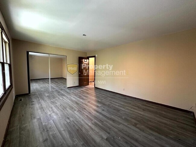 Building Photo - 5046 N Pawnee Trail