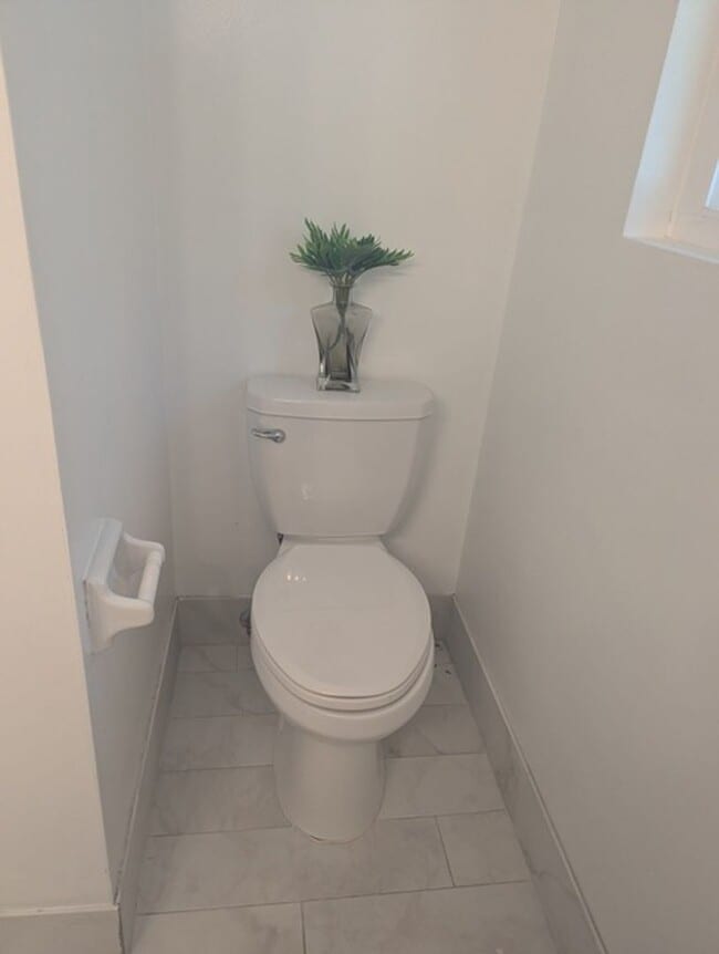 Building Photo - 3 Bed - 2 Bath House with Solar & Mountain...