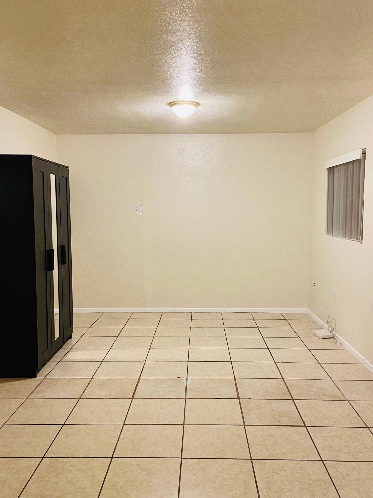 Building Photo - 4014 N Foxdale Ave