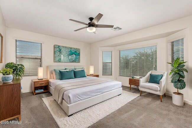 Building Photo - 390 W Wisteria Pl