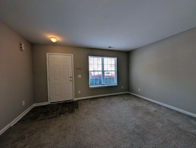 Building Photo - Great Rental Close to NC State