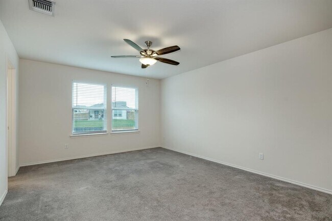 Building Photo - 482 Thornless Cir