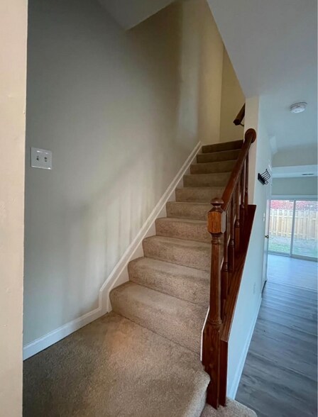 Building Photo - 2950 Strauss Terrace