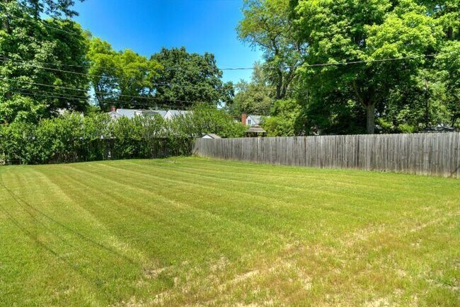 Building Photo - 2194 Ridgecliff Rd