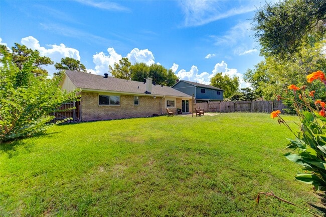 Building Photo - 3702 Royal Manor Dr