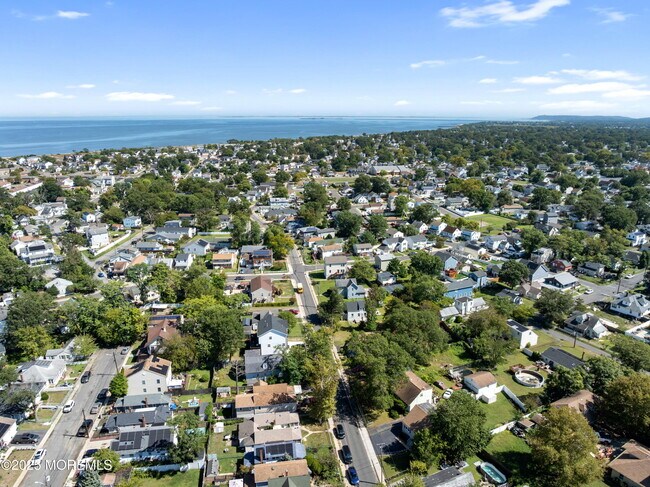 Building Photo - 212 Seeley Ave