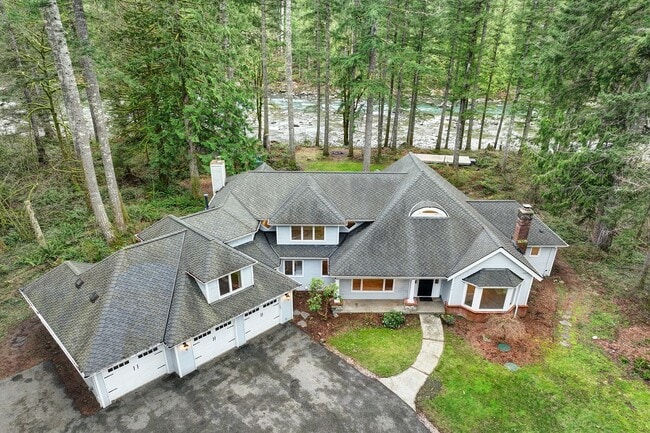 Building Photo - 4bd/3.5ba North Bend Home