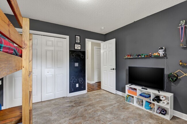 Building Photo - 211 Mikal Dr