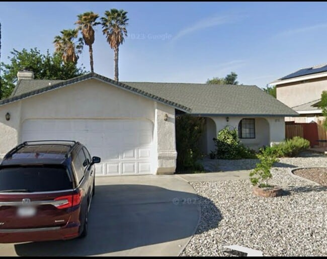 Building Photo - Beautiful 4 bed, 2 Bath home for Rent. Paid Water and Landscaping!