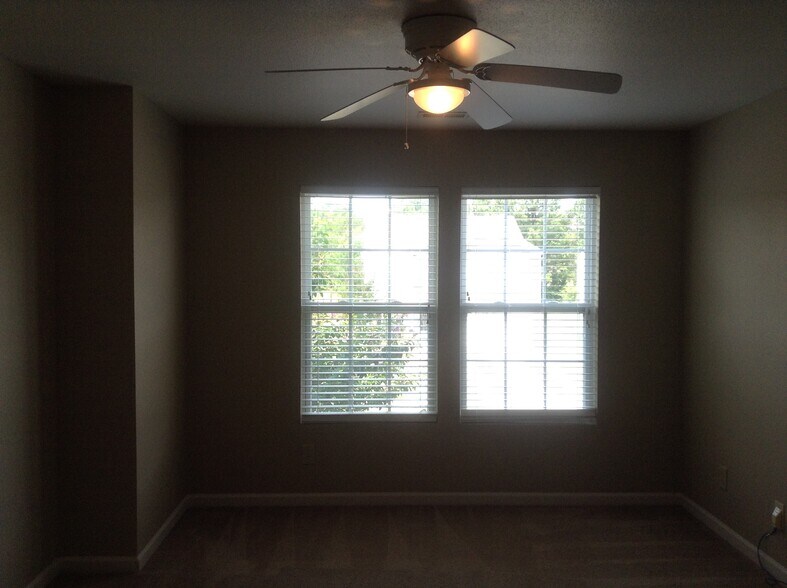 Building Photo - 14237 Luscombe Farm Rd