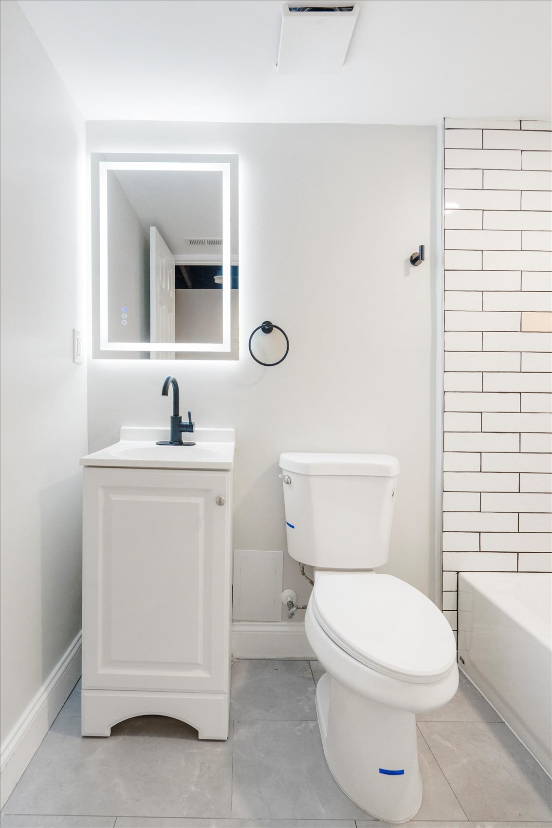 Building Photo - 1415 E Lanvale St