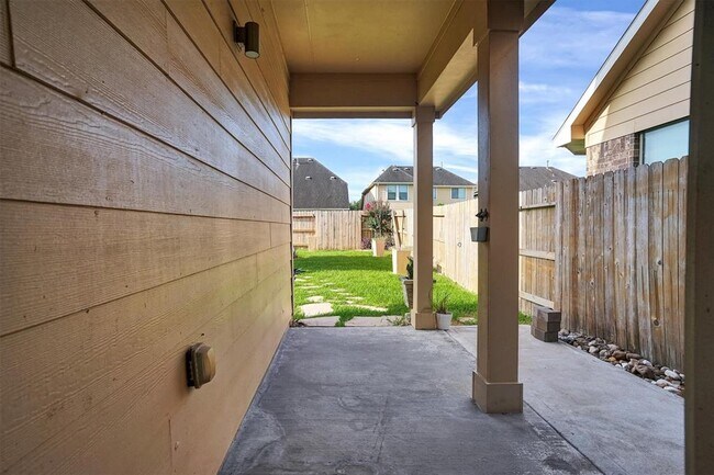 Building Photo - 20115 Emerald Mountain Dr