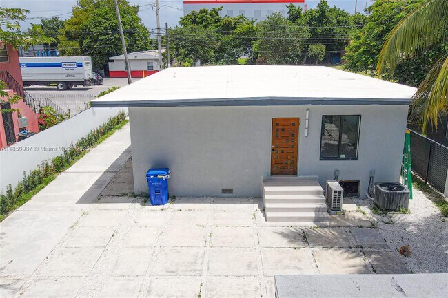 Building Photo - 666 NW 28th St