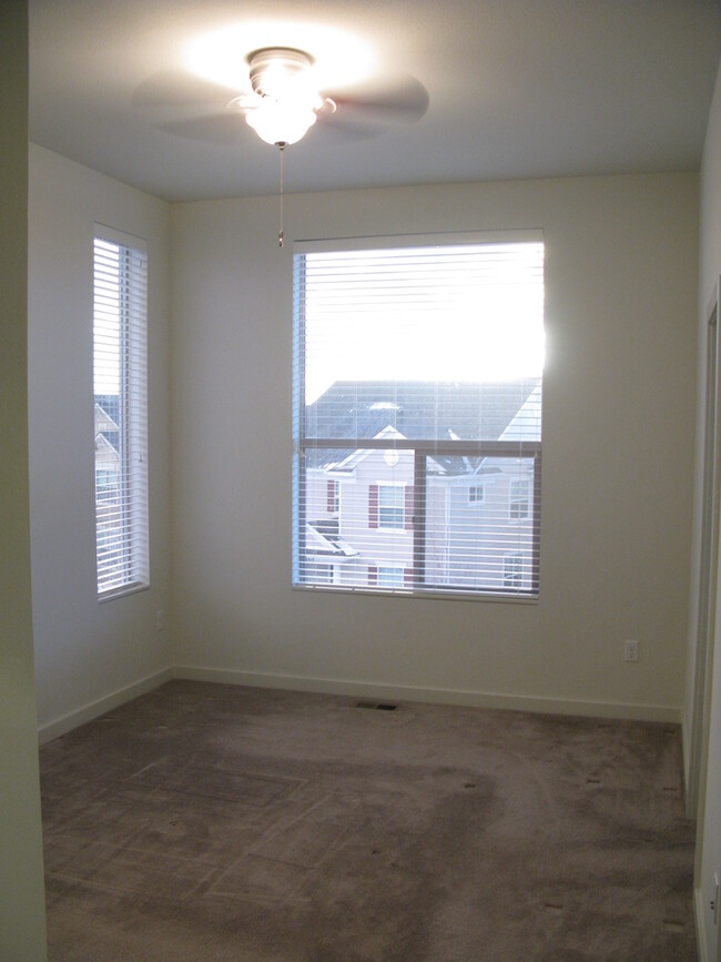 Building Photo - Modern End Unit 3 Bedroom Townhome with So...