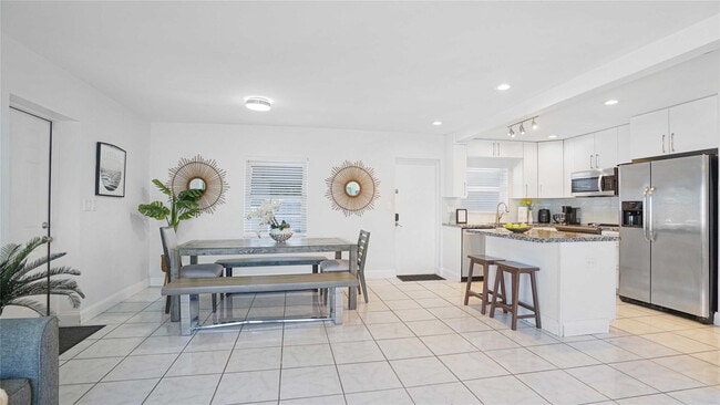 Building Photo - 2716 N Ocean Blvd