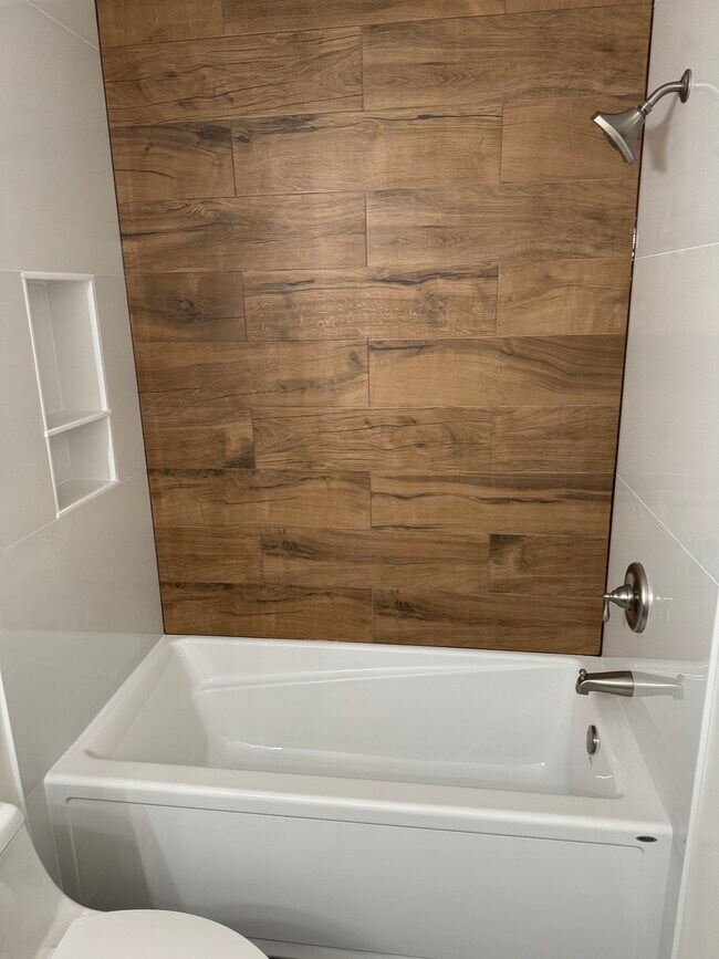 Building Photo - 1303 Golden Pl