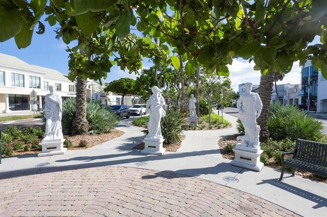 Building Photo - 500 S Washington Dr