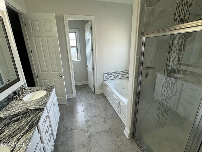 Building Photo - 216 Golden Cypress Dr