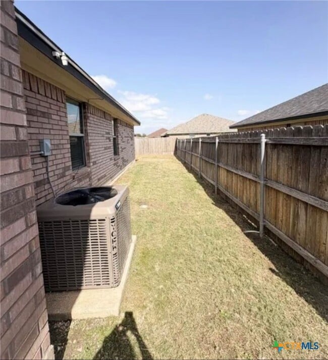 Building Photo - 614 B Karey Dr