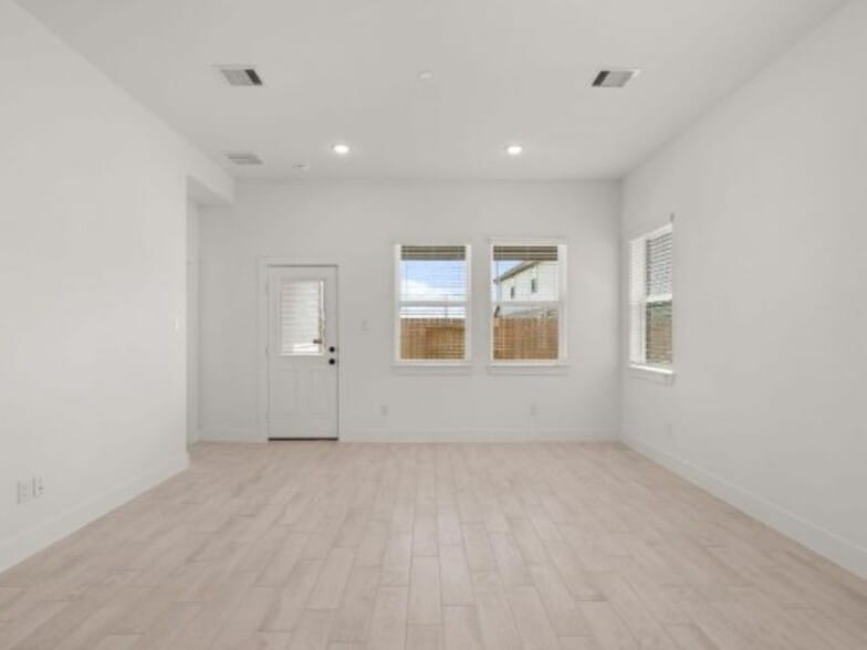 Building Photo - 19293 Hazel Firs Ln