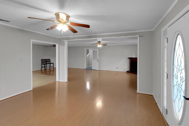 Building Photo - 300 Wildwood St