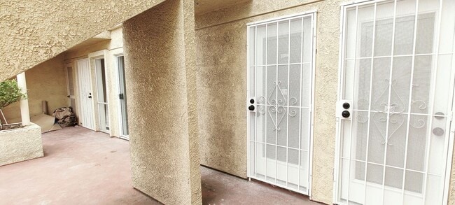Building Photo - 108 W Maple St