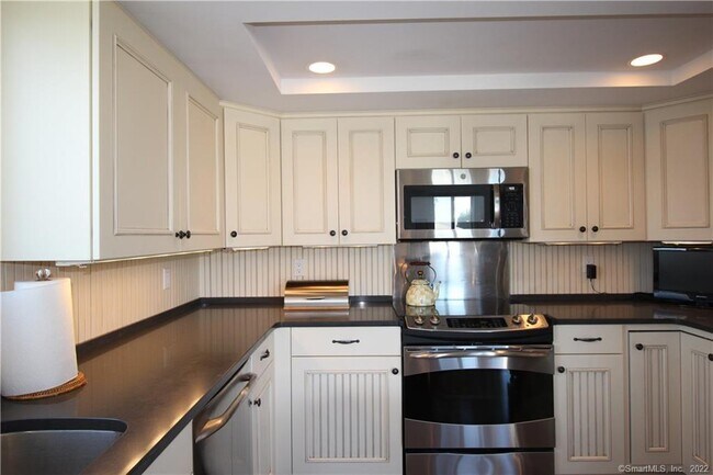 Building Photo - 147 Captains Dr