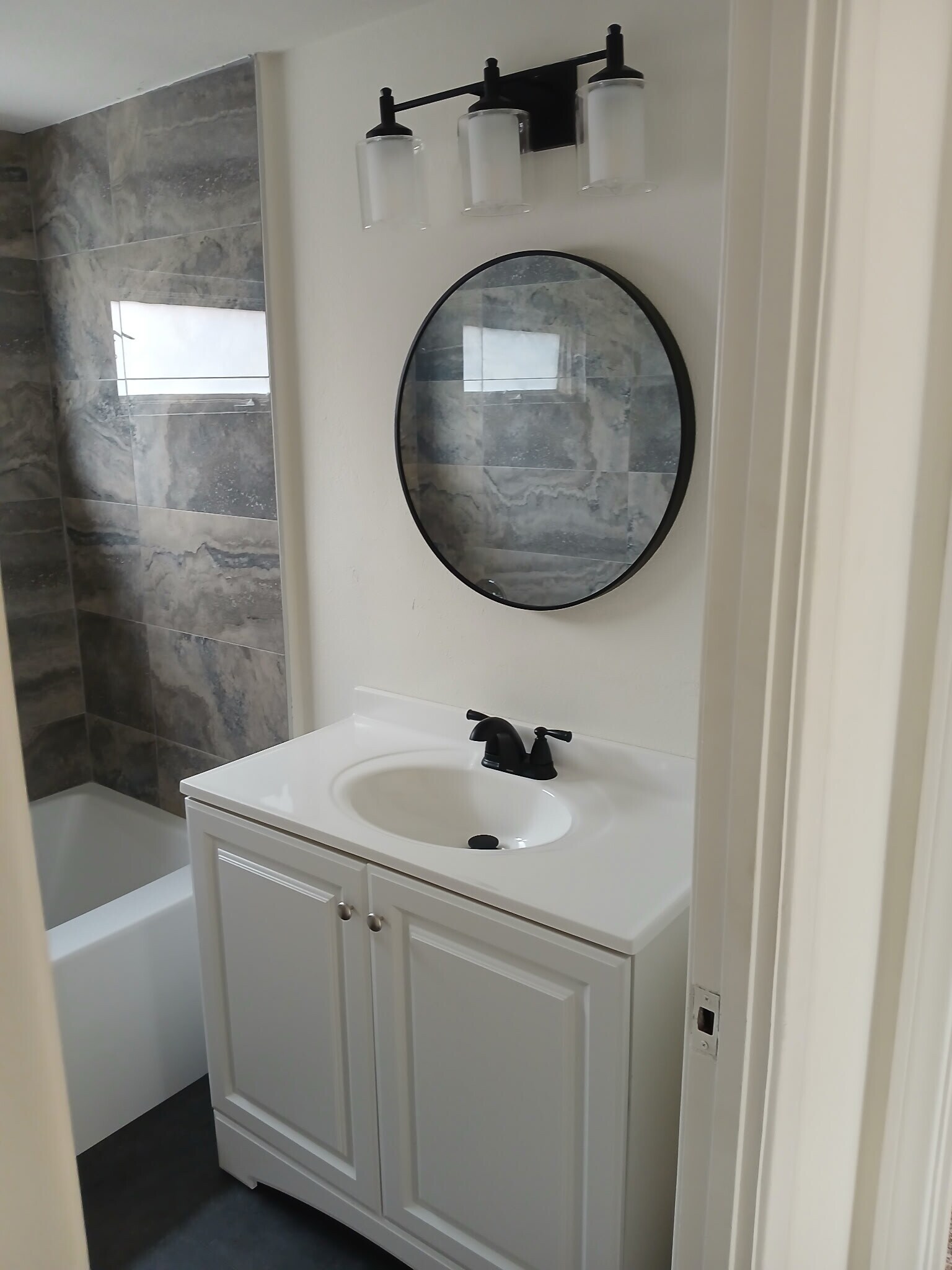 Building Photo - 2530 Cherimoya Dr