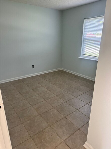 Building Photo - 2196 Luana Dr E