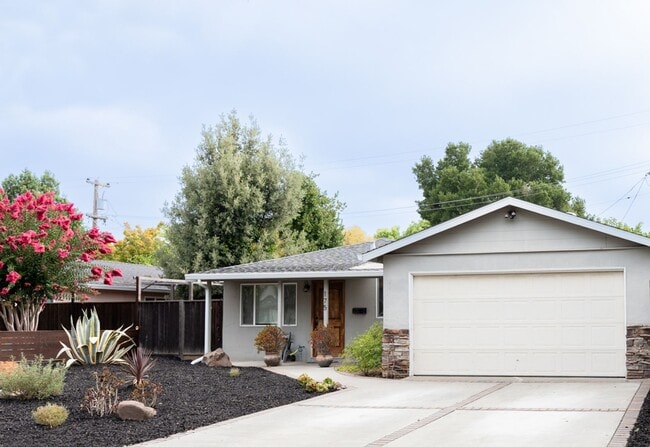 Building Photo - Wow! What a Great Home! Available Now!