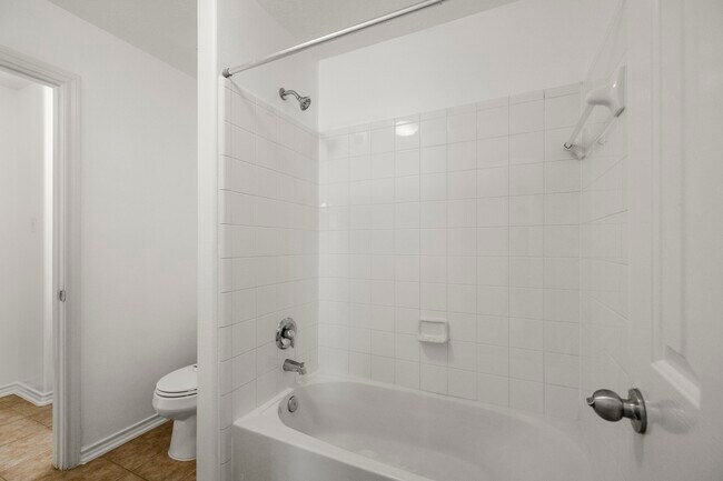 Building Photo - 5030 Birch Manor Ln