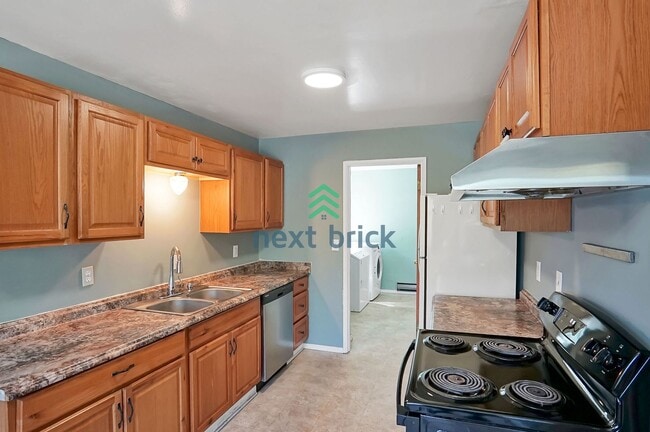 Building Photo - Charming 4 BEDS & 1.5 BATH SINGLE FAMILY H...