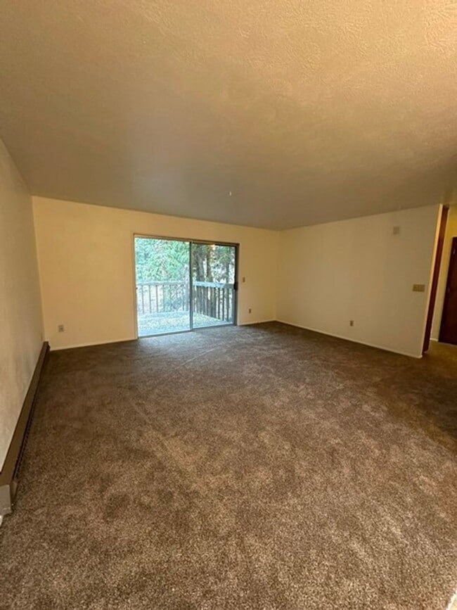 Building Photo - Upstairs 2 bedroom in a 4-Plex