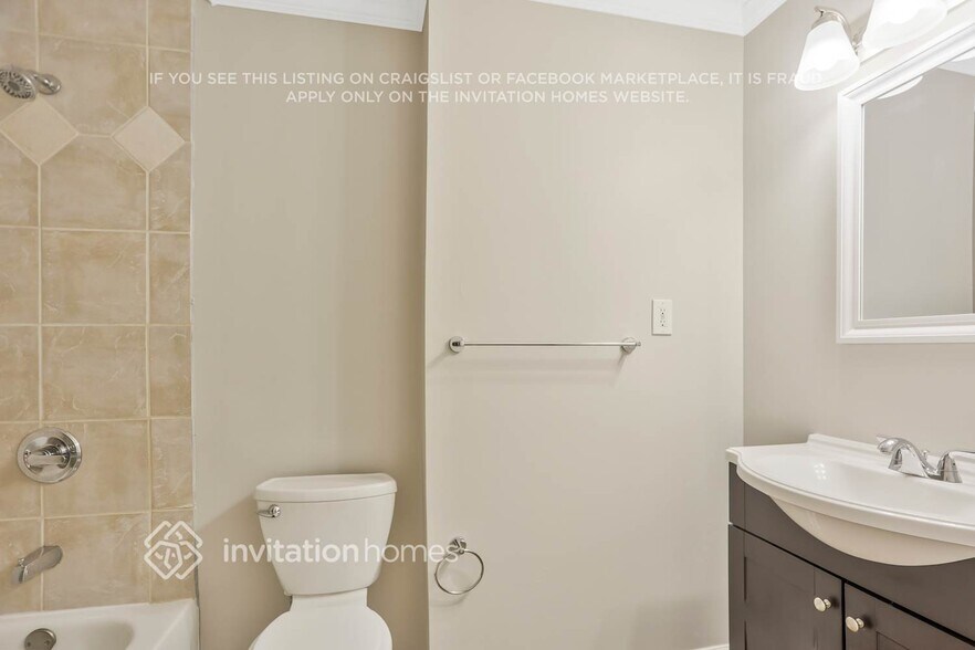 Building Photo - 3639 Regent Dr