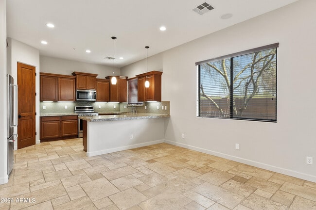 Building Photo - 5559 E El Sendero Dr