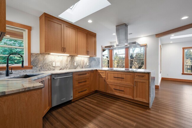 Building Photo - Lake Oswego 4 Bedroom Home w/View of Willa...